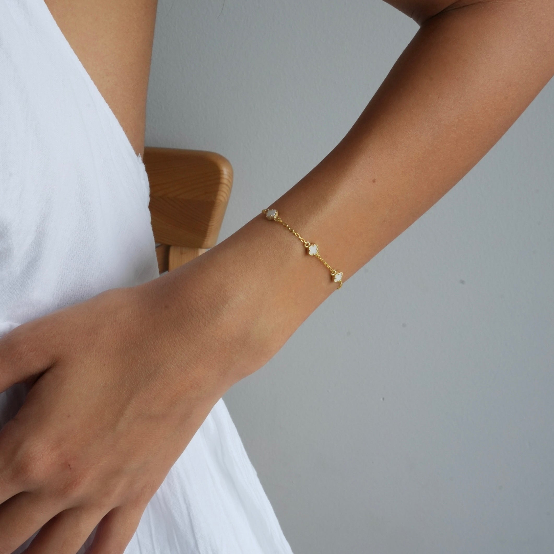 MINIMAL WEISSE KLEE ARMKETTE | 925 SILBER