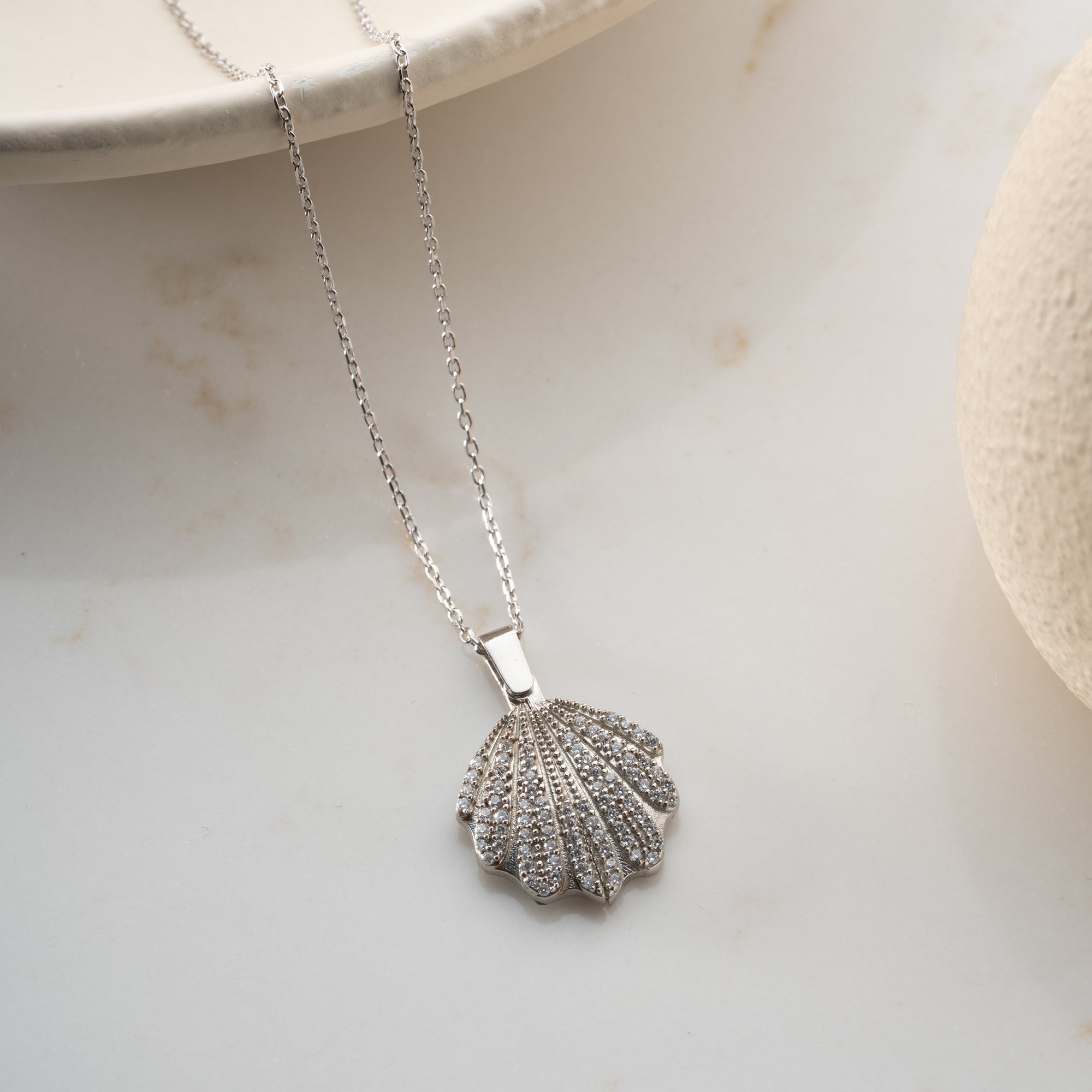 MUSCHEL-HALSKETTE MIT GRAVUR | 925 SILBER