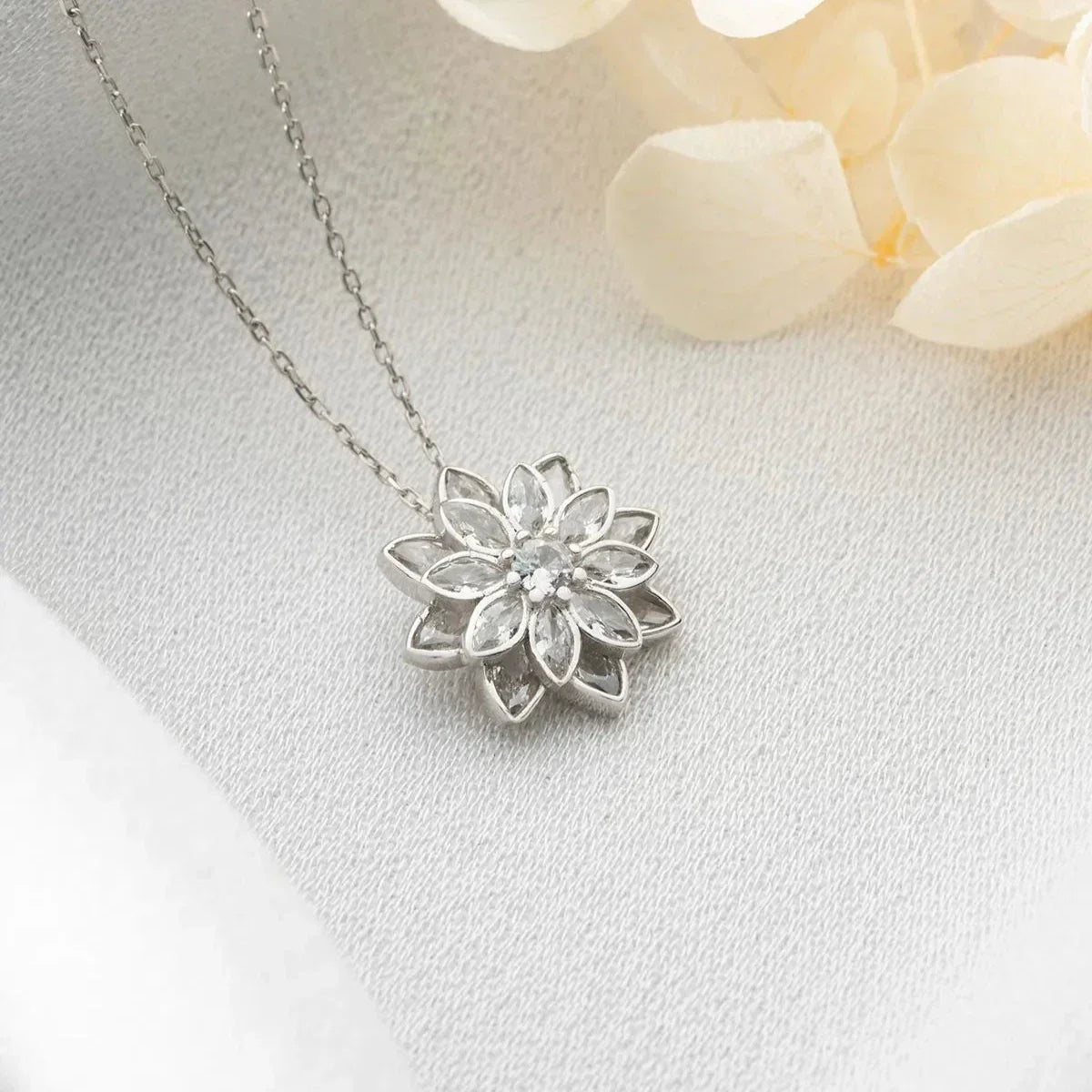 WEISSE LOTUSBLUME HALSKETTE | 925 SILBER