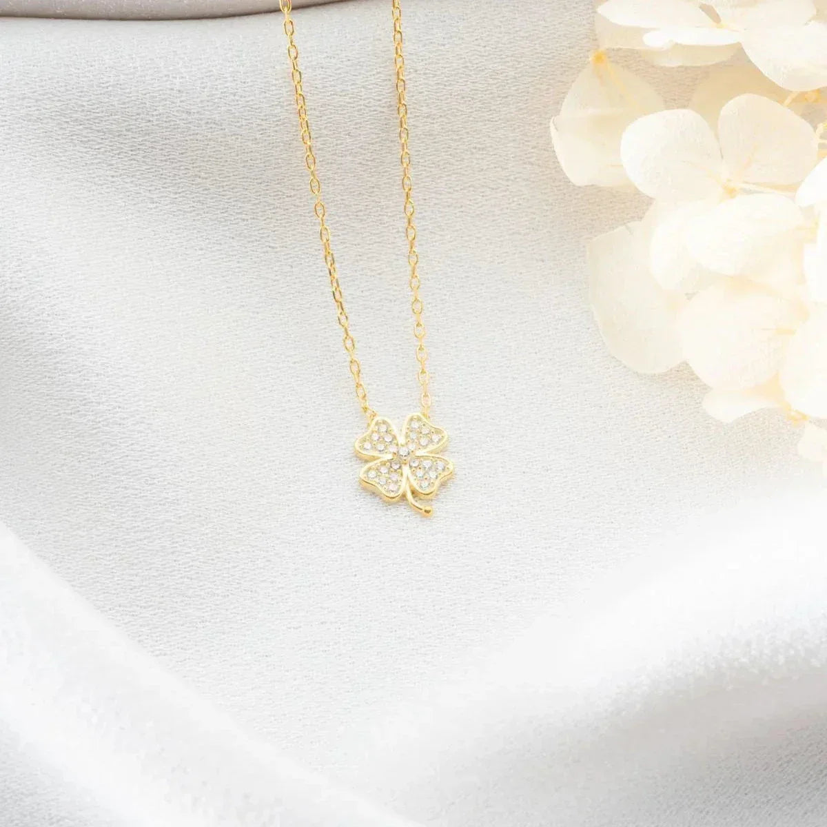 MİNİMAL ZIRKONIA KLEEBLATT HALSKETTE | 925 SILBER