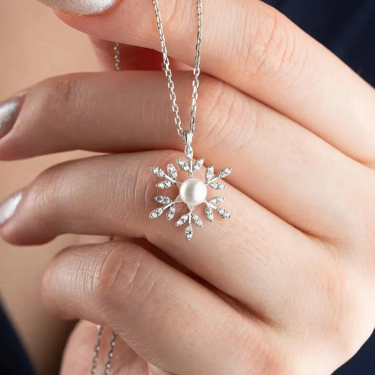 PERLEN & SCHNEEFLOCKEN HALSKETTE | 925 SILBER