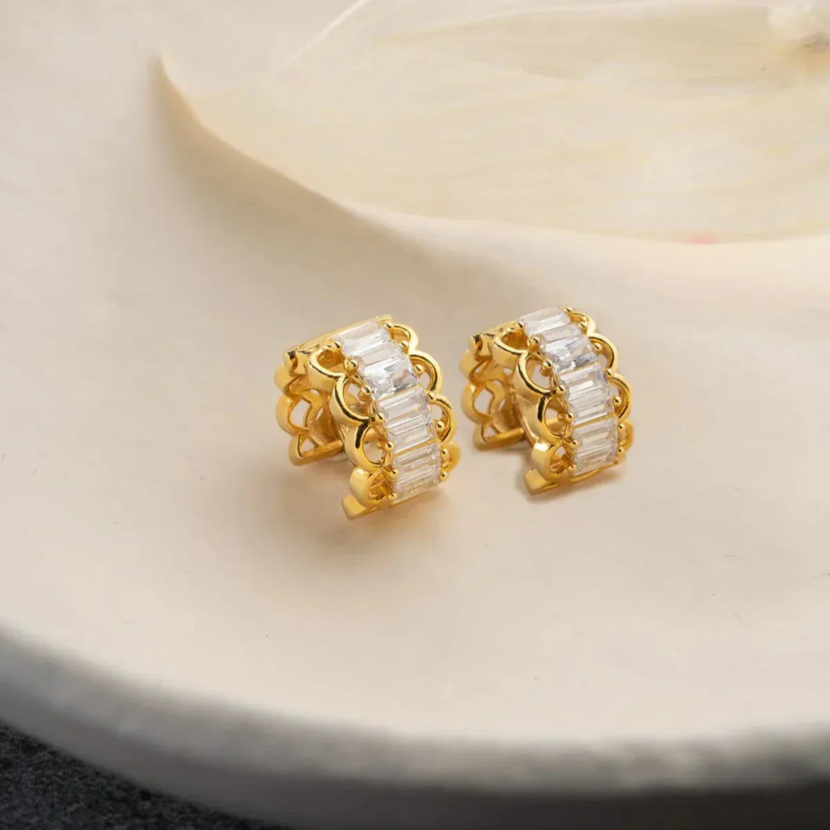 ELARIA WHITE BAGUETTE OHRRINGE | 925 SILBER