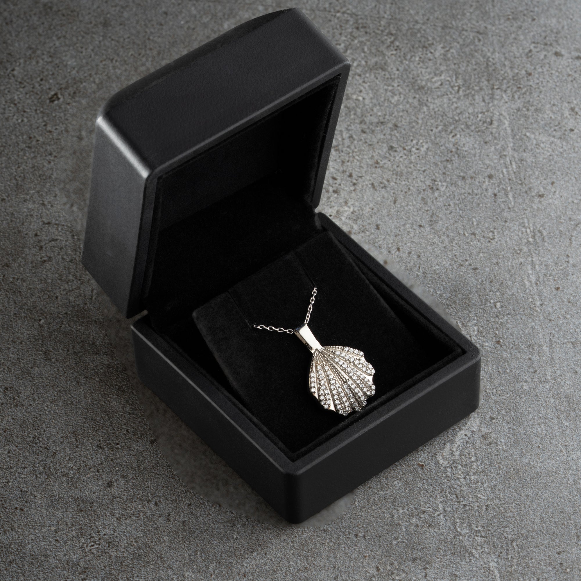 MUSCHEL-HALSKETTE MIT GRAVUR | 925 SILBER