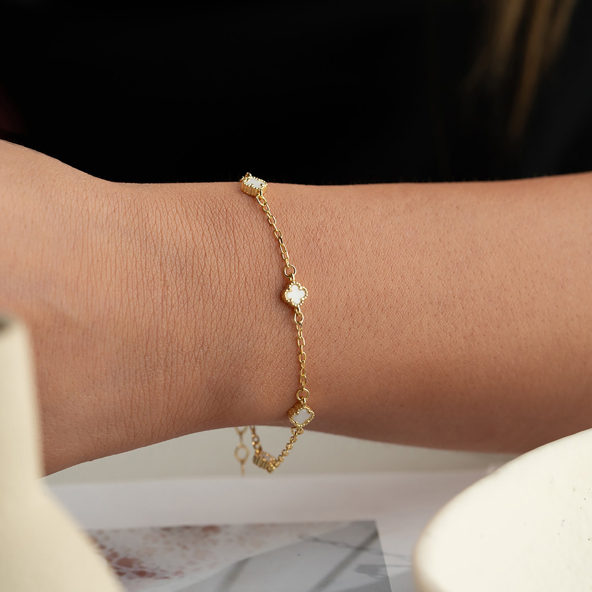 MINIMAL WEISSE KLEE ARMKETTE | 925 SILBER