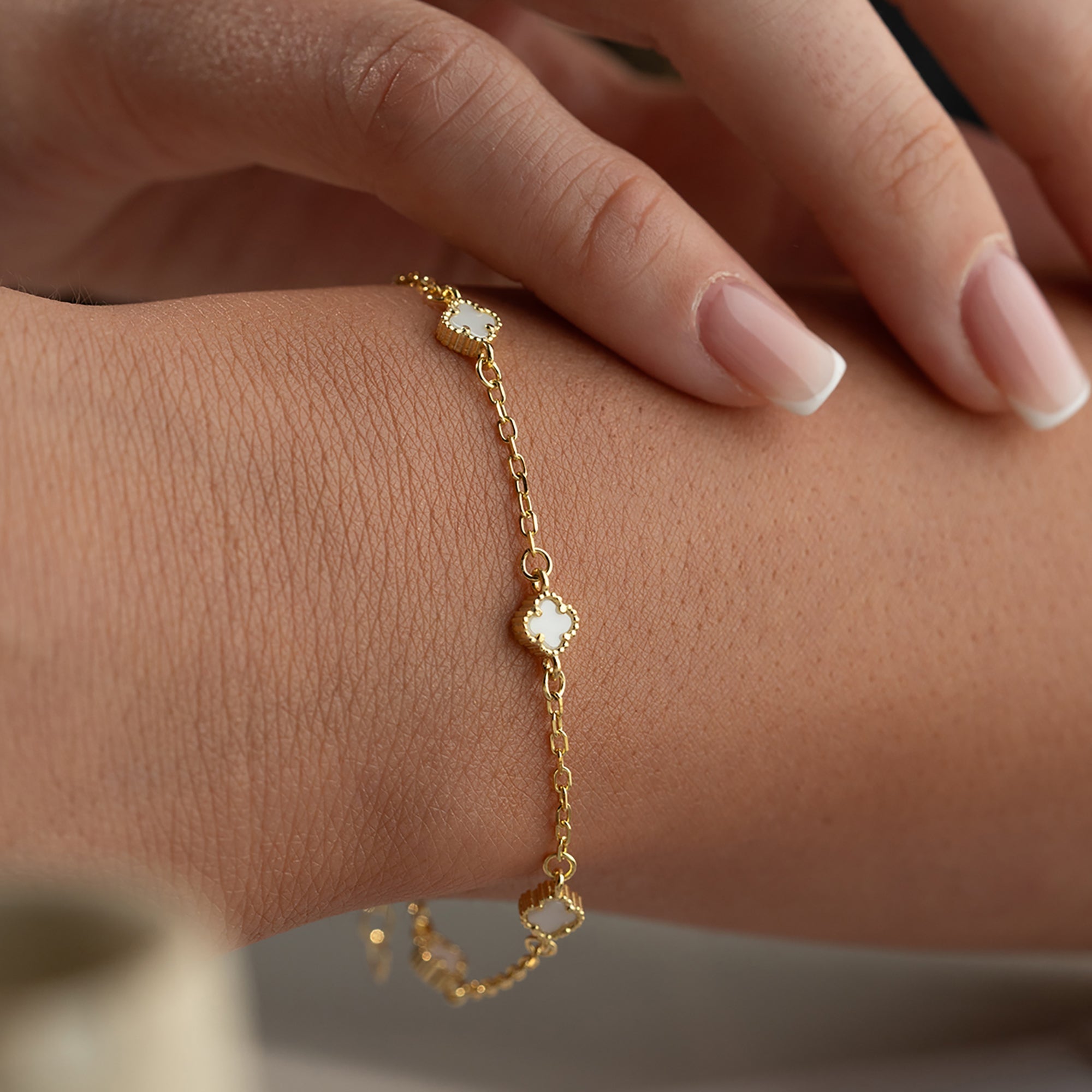 MINIMAL WEISSE KLEE ARMKETTE | 925 SILBER